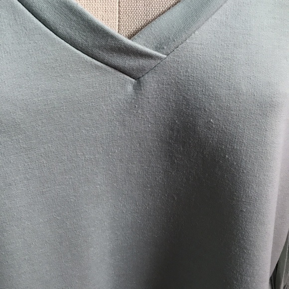 Three birds nest mint green oversized cropped V-neck fringe on sleeves top - Picture 9 of 12